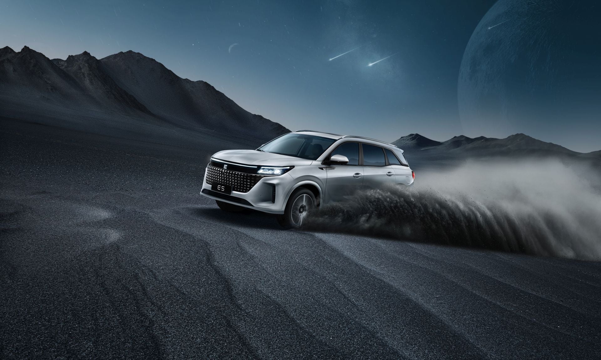 DFSK E5, un interesante SUV de siete plazas, híbrido enchufable