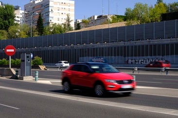 Multas de tráfico en función de la renta: así se incrementarían las sanciones a los conductores según sus ingresos