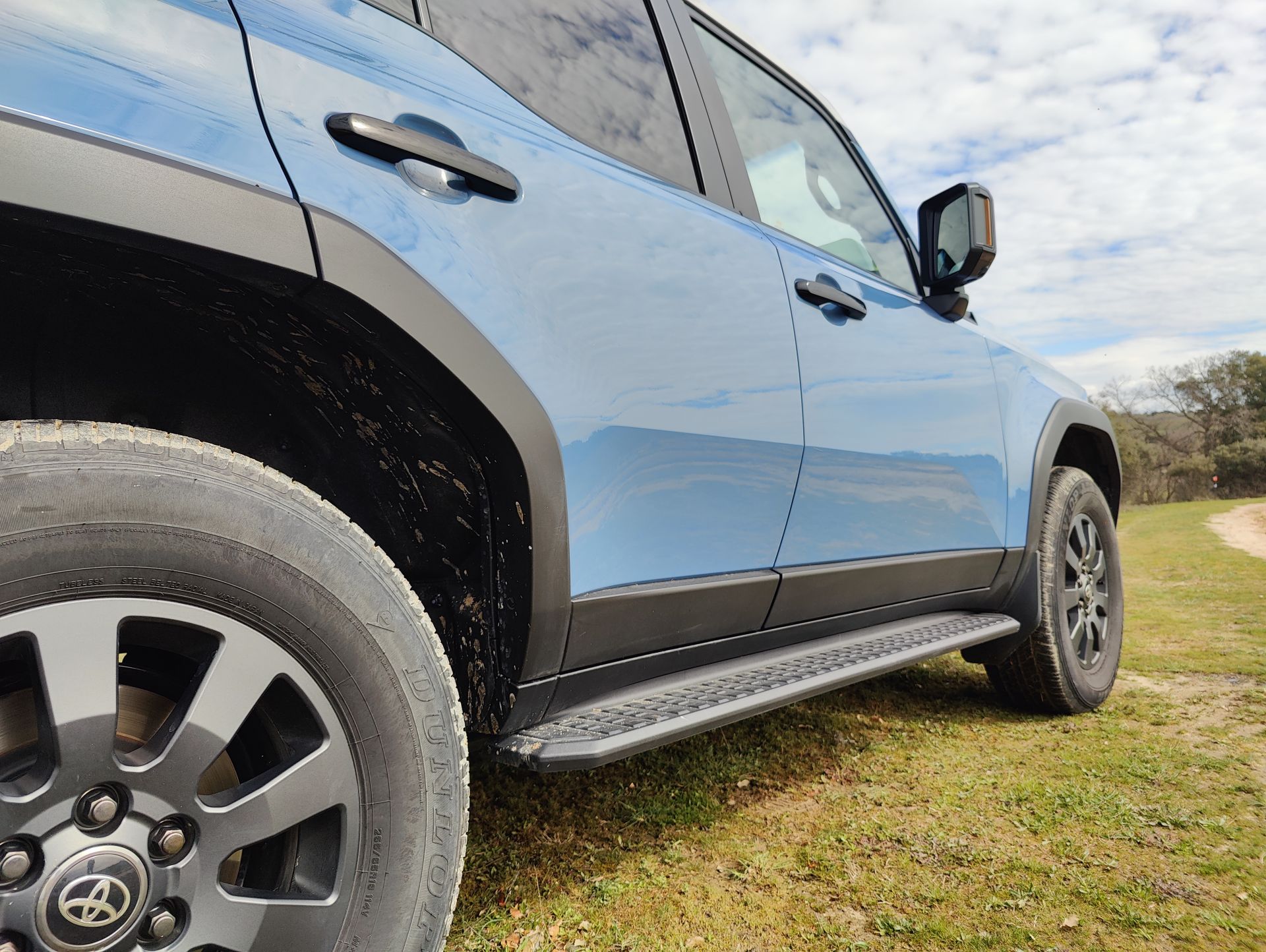 La First Edition se inspira en los Land Cruiser clásicos, con un diseño cuadrado y robusto.