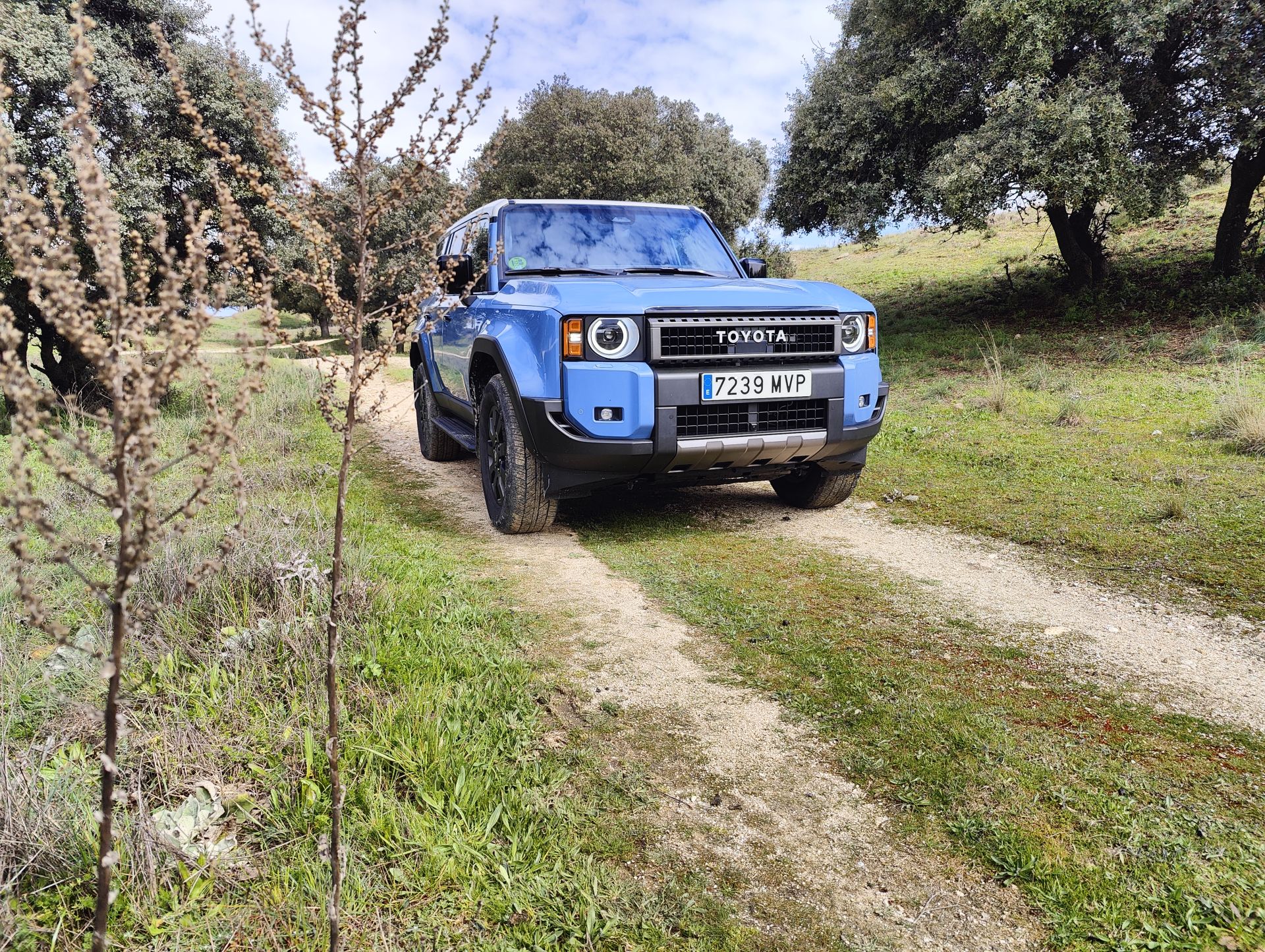 El rendimiento todoterreno mejora gracias a unos voladizos cortos, unas esquinas marcadas y un estrechamiento en la parte inferior de la carrocería, y los componentes de la carrocería han sido diseñados para poder sustituirse fácilmente en caso de resultar dañados.