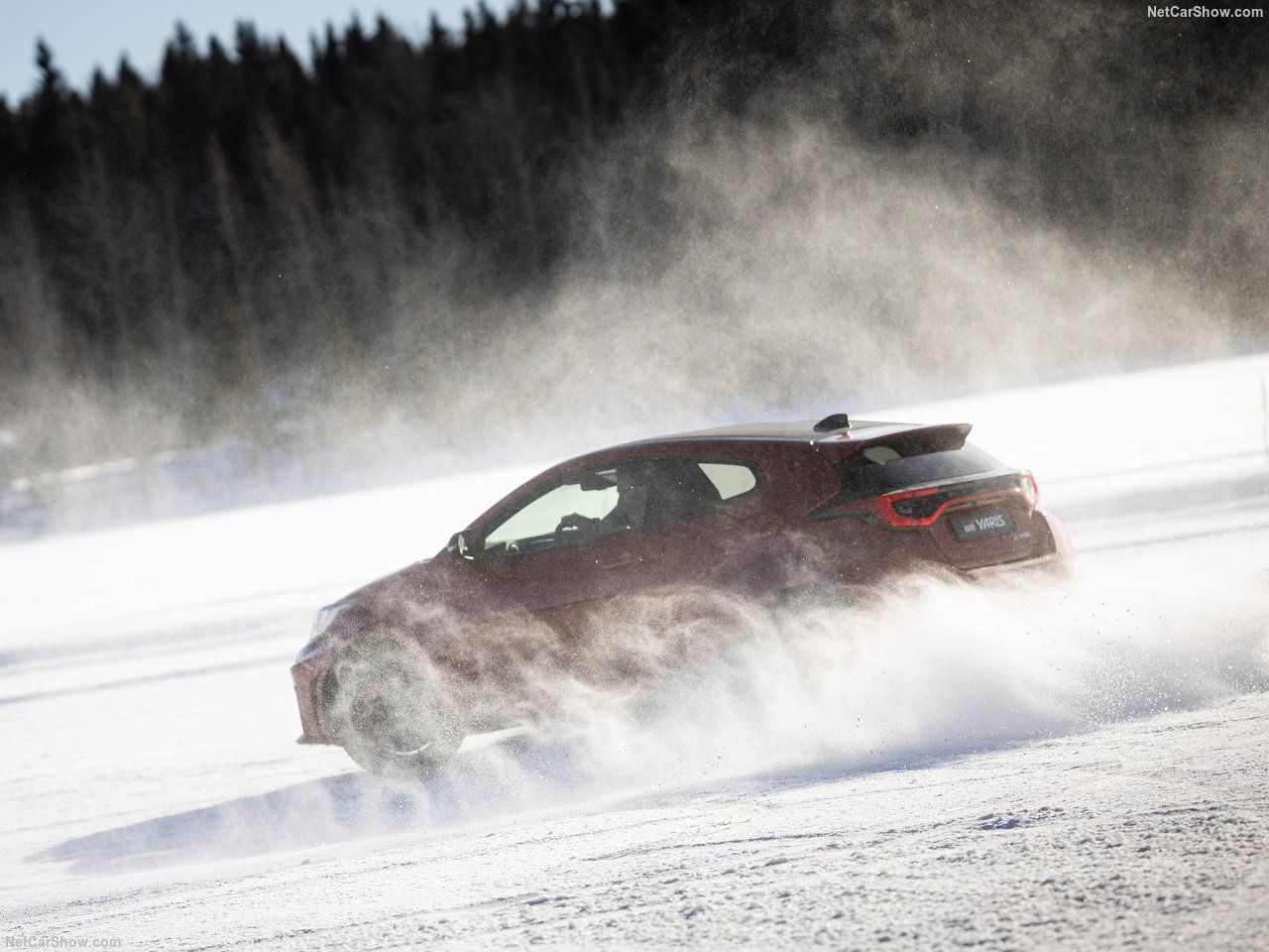 El nuevo GR Yaris 2024 mantiene una caja de cambios manual de seis velocidades, pero otra de las grandes novedades es que está disponible con una nueva transmisión automática GAZOO Racing Direct de ocho velocidades, que ofrece un rápido cambio de marchas y un comportamiento a la altura para rodar en pista o practicar una conducción dinámica.