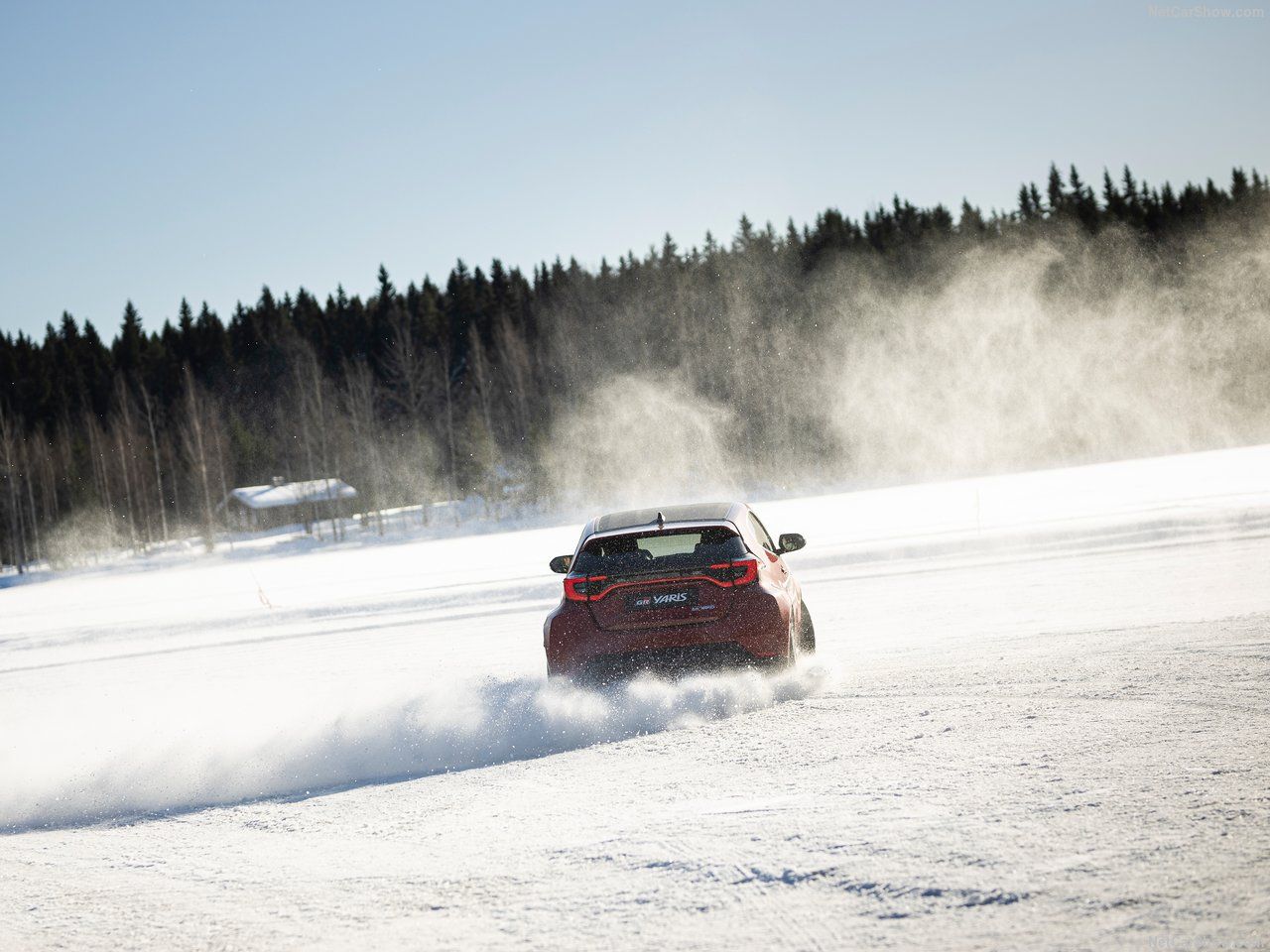 El nuevo GR Yaris 2024 mantiene una caja de cambios manual de seis velocidades, pero otra de las grandes novedades es que está disponible con una nueva transmisión automática GAZOO Racing Direct de ocho velocidades, que ofrece un rápido cambio de marchas y un comportamiento a la altura para rodar en pista o practicar una conducción dinámica.