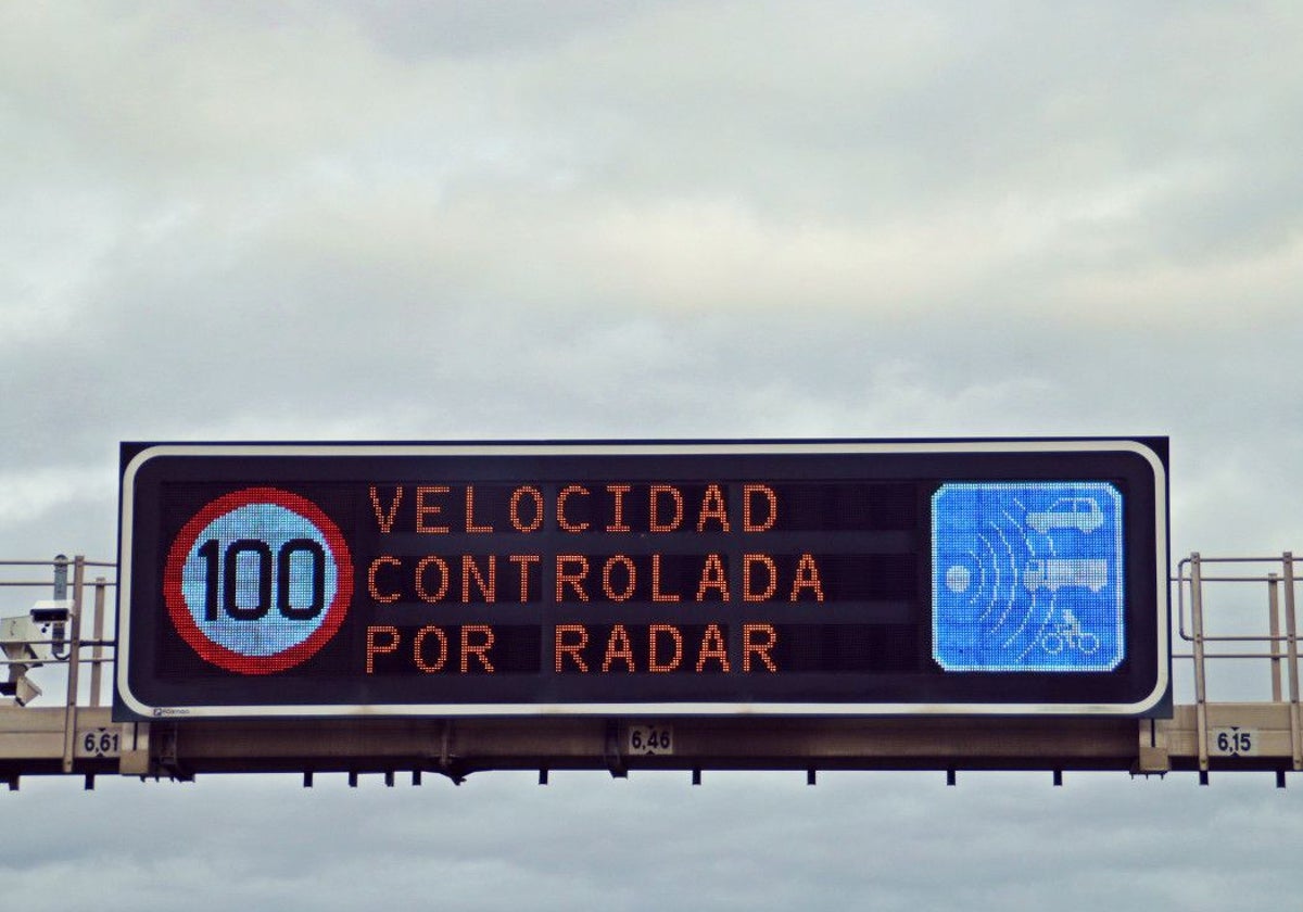 Aviso de control de velocidad en carretera