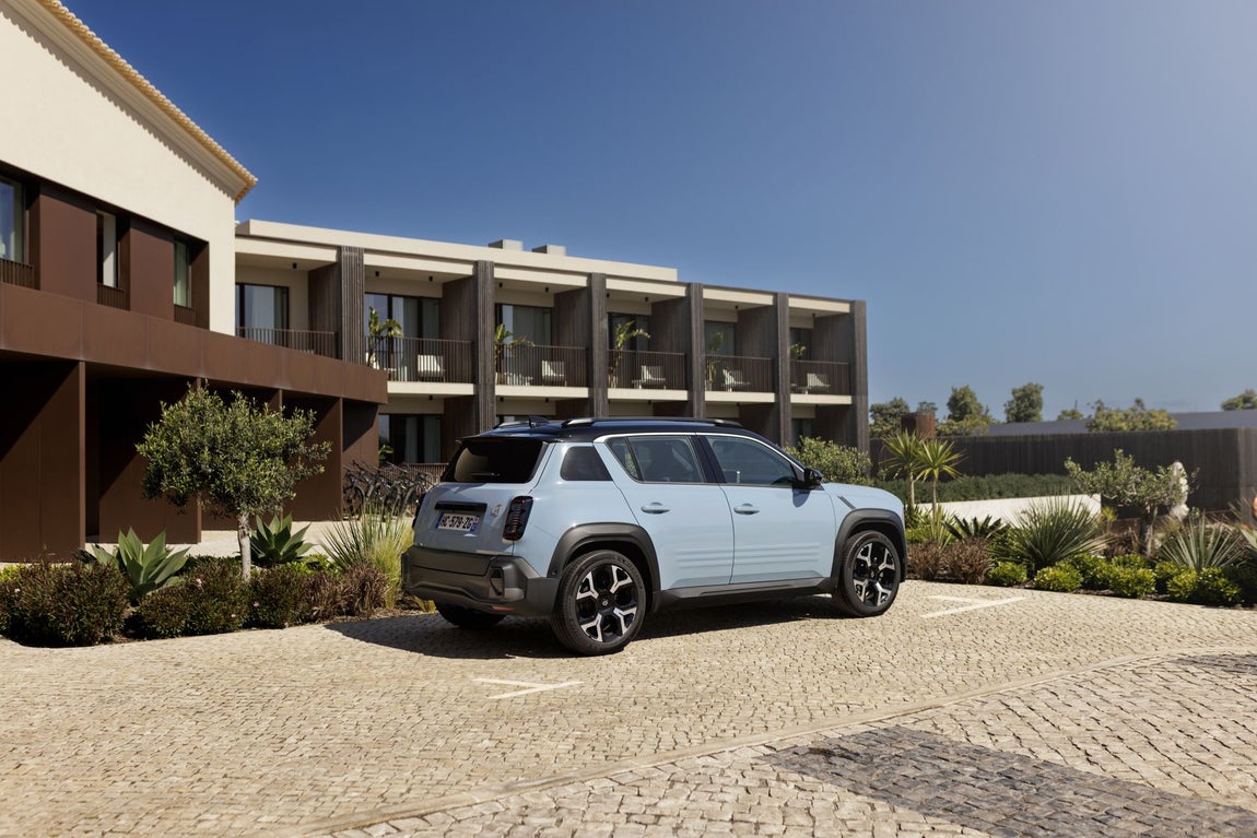 Con Renault 4 E-Tech eléctrico, Renault confirma una vez más su voluntad de acelerar la transición energética a escala europea, democratizando el vehículo eléctrico. La marca ofrece una gama de vehículos 100% eléctricos que cubren todas las necesidades y usos.