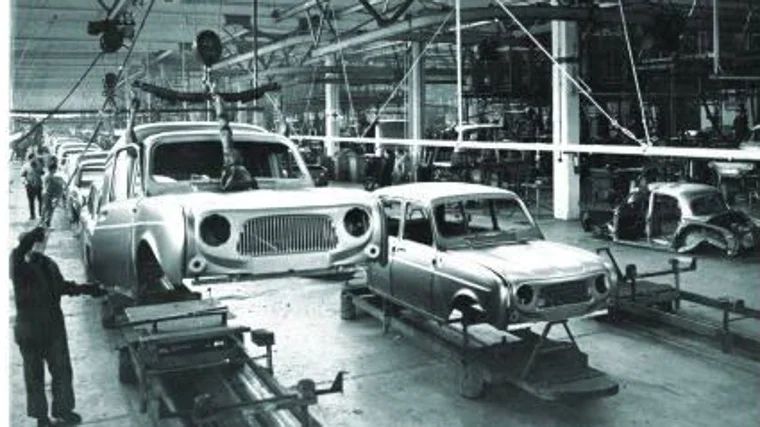 Todavía son numerosas las unidades en circulación en España ya que de las factorías de Renault en nuestro país salieron 800.000 «cuatro latas» , y sobre todo en Portugal, donde su comercialización se prolongó algunos años más que en España.