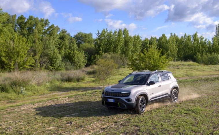 Hauptbild - Jeep Avenger 4xe: abenteuerliche DNA für Stadt und Land