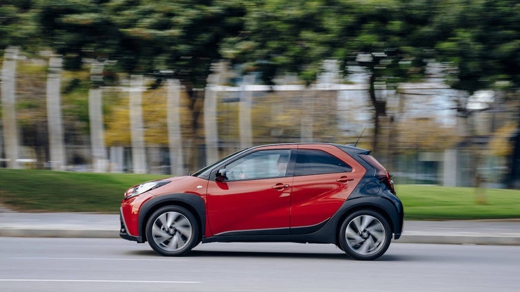 Un urbanita pintón, ágil y muy versátil: Así es el Toyota Aygo X