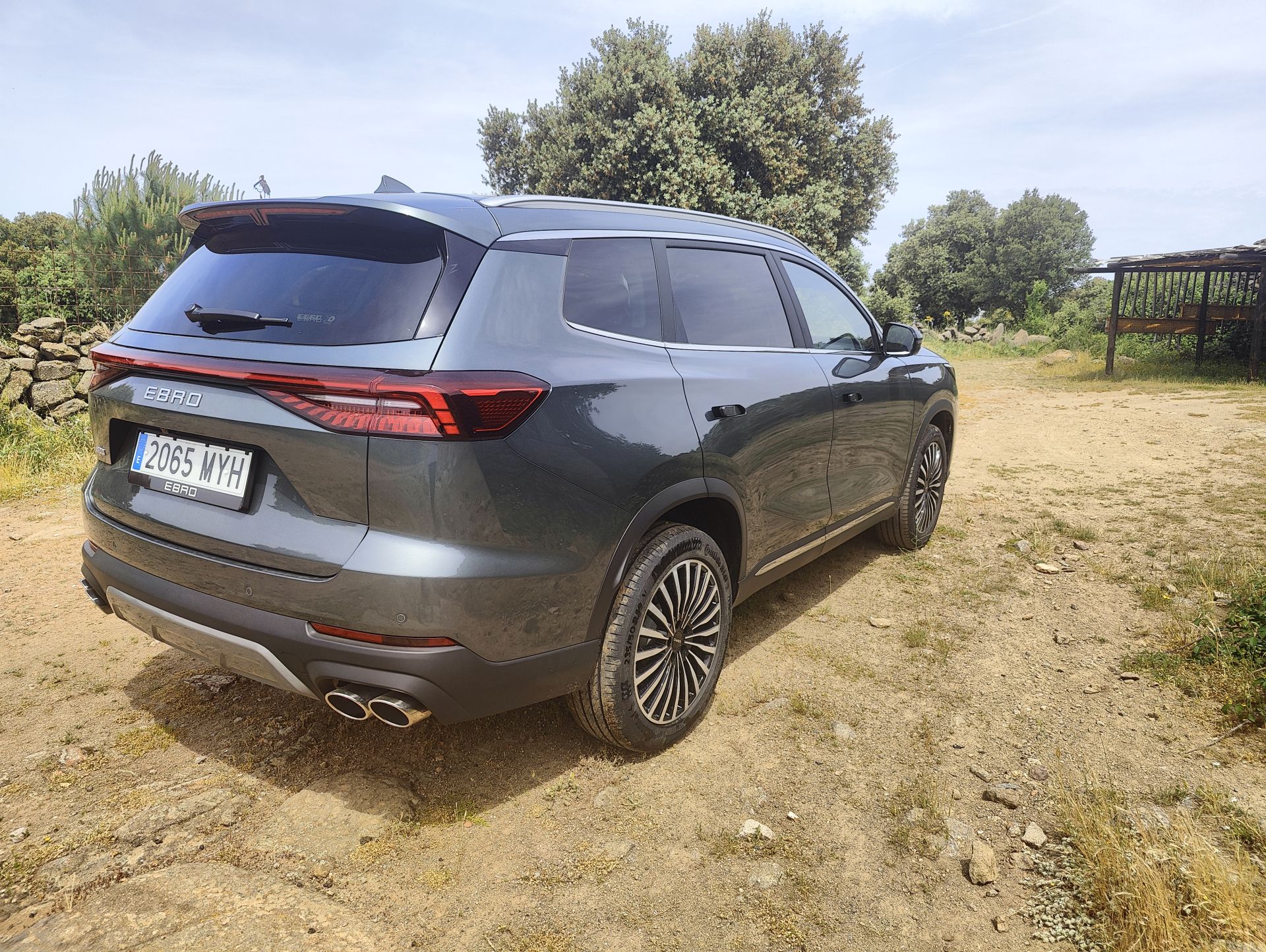 Ideal para familias numerosas: Su configuración de siete plazas lo convierte en el compañero perfecto para la vida familiar.