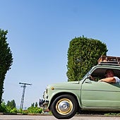 Un viaje al pasado: Así era la «Operación Salida» en la España del SEAT 600 hace 60 años