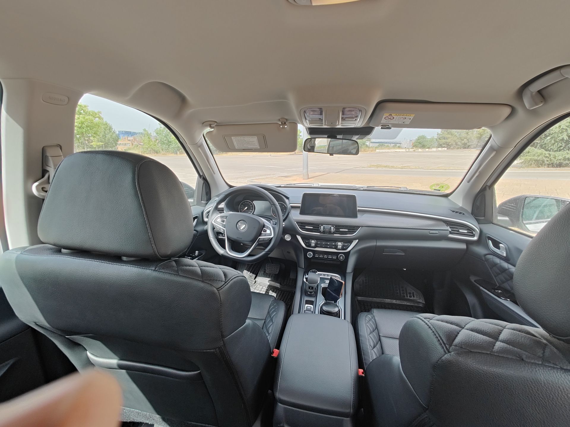 Pantalla multimedia de 10.3 pulgadas y cuadro digital en el Foton G7