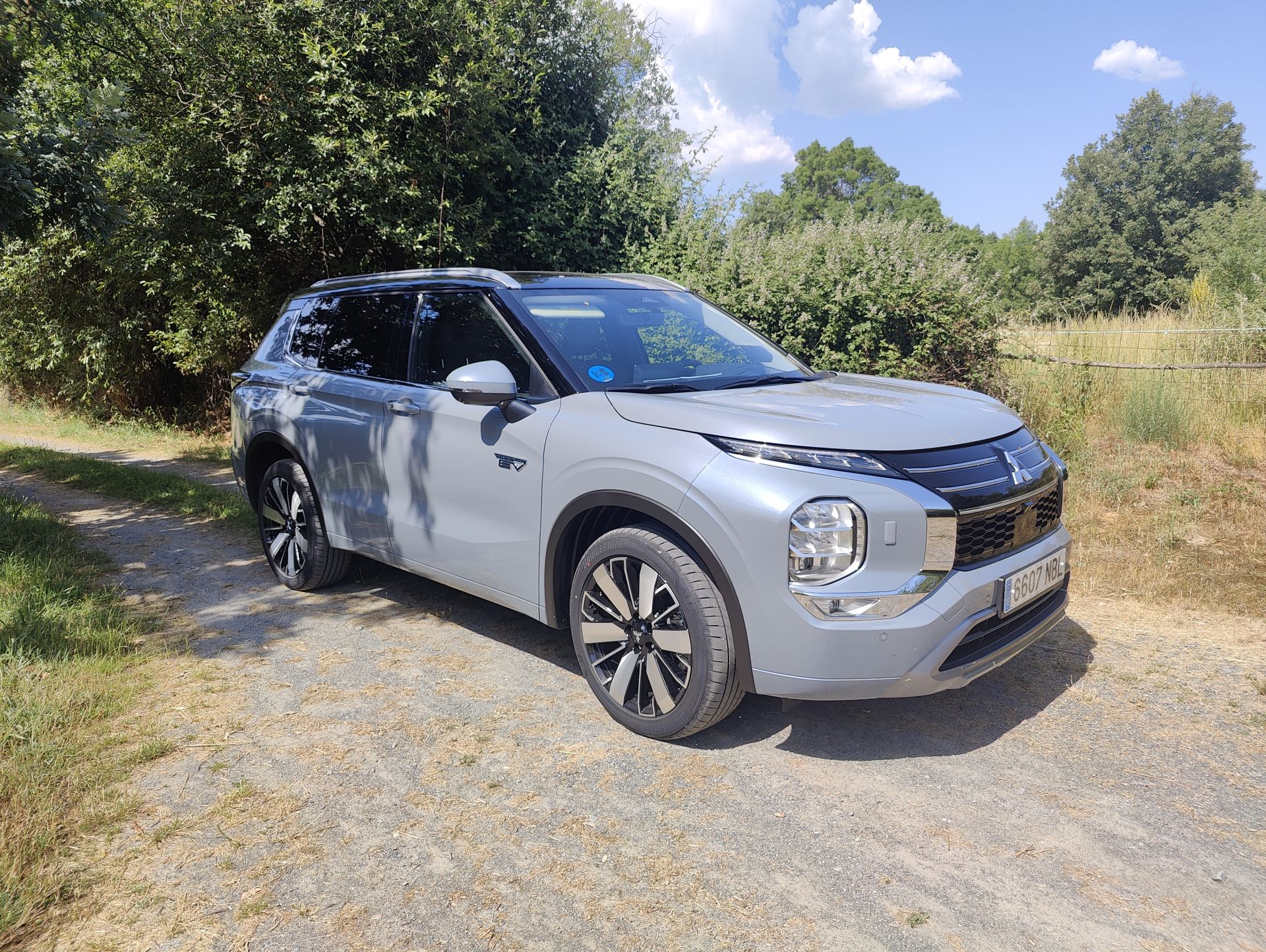 Poder y eficiencia: Motor de gasolina MIVEC y doble motor eléctrico impulsan al nuevo Outlander PHEV.