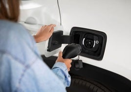Las matriculaciones de vehículos electrificados se disparan casi un 80% en el primer semestre de 2025