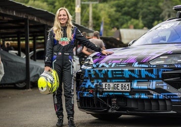 Dolomitas Silenciosos: Gabriela Jílková conquista las cumbres en el Porsche Taycan 4 Cross Turismo