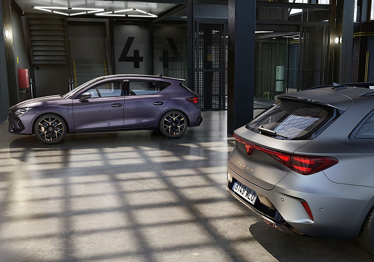 CUPRA actualiza los modelos Formentor y León con faros Matrix LED Ultra, asistente de tráfico cruzado delantero y el nuevo color Dark Void