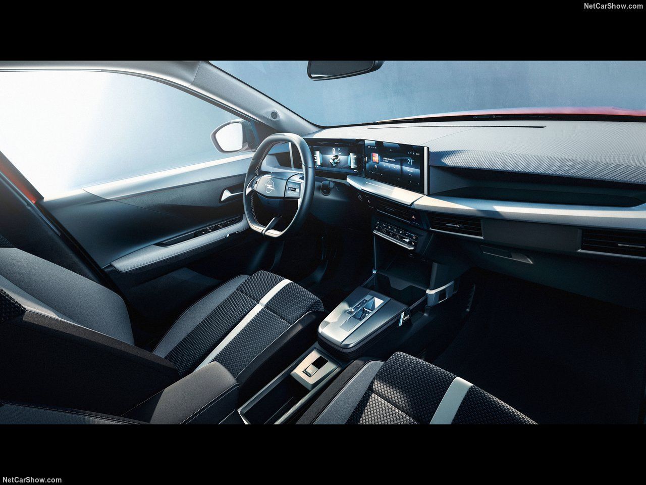 Un diseño interior que prioriza la amplitud y el confort, especialmente en la segunda fila de asientos.