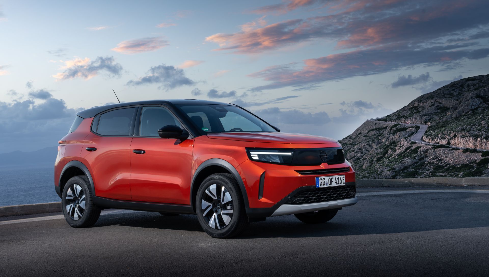 La versión 'Extended Range' ofrece hasta 408 kilómetros (WLTP) de autonomía eléctrica con una batería de 54 kWh.