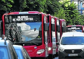 Crece el uso del transporte público, pero la conciencia ambiental y el coche eléctrico no despegan