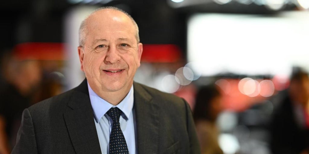 Imparato (Stellantis): «Urge actuar para salvar la industria automotriz europea»