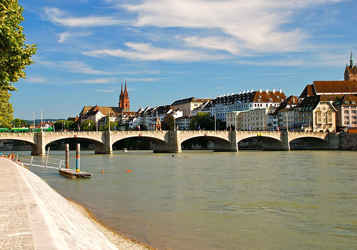 La solución de una ciudad de Suiza para reducir el tráfico: 1.600 euros para gastar en transporte público si das de baja tu coche