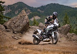 Nueva Kawasaki KLE500: Una polivalente aventurera para el carné A2