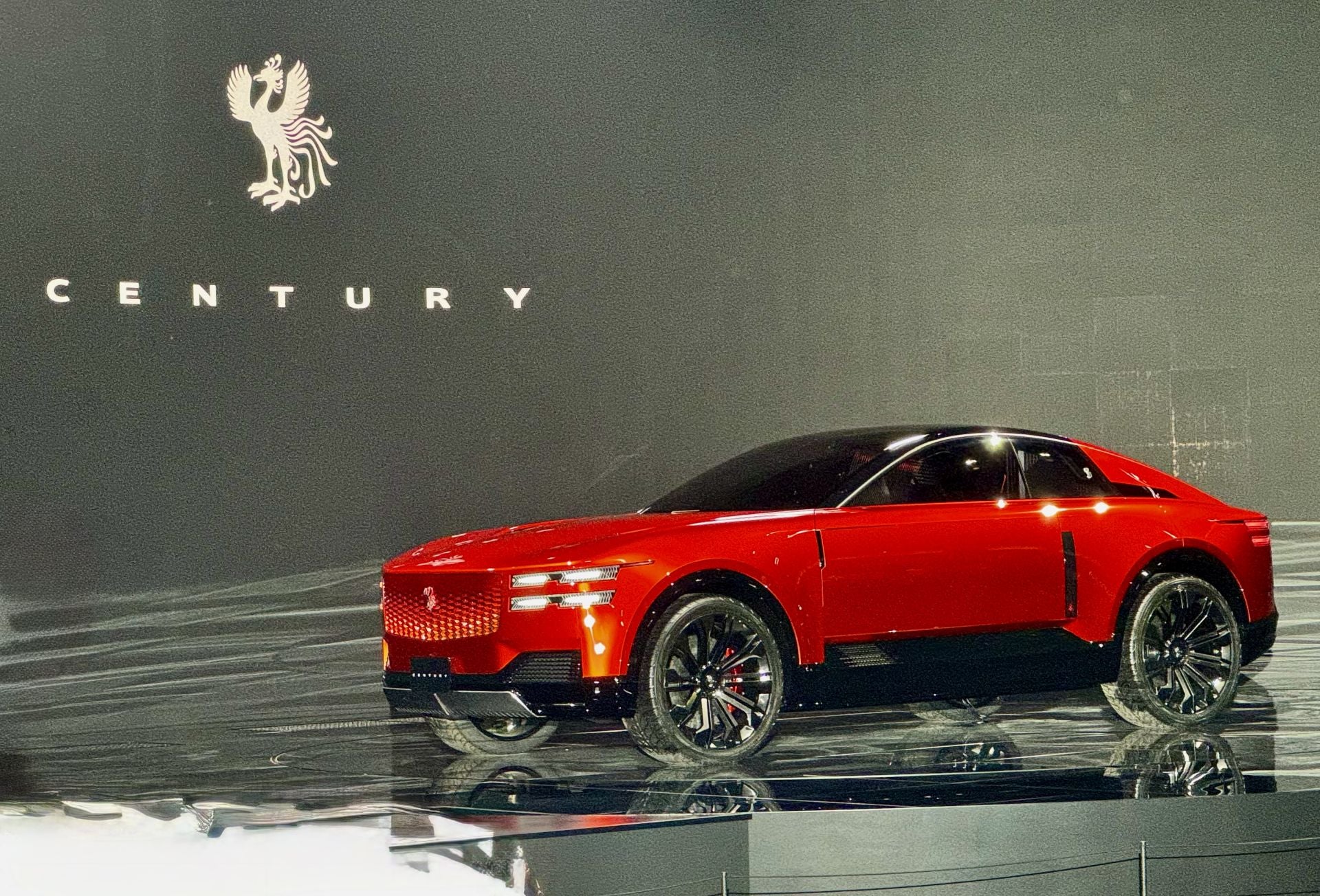 Dentro del grupo Toyota, la marca Century emergió como firma independiente destinada al súper-lujo. El enfoque es «ser como ninguno otro» («To be like no other») y fusionar tecnología punta con artesanía japonesa tradicional. Es un mensaje claro: la movilidad de lujo del mañana no será solo eléctrica, sino experiencia, identidad, cultura y personalización. El grupo Toyota espera que compita con marcas de ultra lujo como Bentley y Rolls-Royce. El Century Concept presentado en el salón de Tokio es un coupé de lujo con un diseño radical y presencia imponente. Presenta un exterior en color naranja intenso que requirió más de 60 capas de pintura y un diseño que combina elementos tradicionales y futuristas. El interior es tecnológico y enfocado en el confort, con materiales y acabados exclusivos. Solo incluye espacio para dos ocupantes, con un asiento de conductor separado del resto del interior por una panel de madera y una cortina de láseres rojo. Instrumentación digital y un volante con forma de yugo.