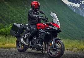 Honda lanza su nueva CB1000GT, una sport tourer colmada de tecnología