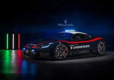 Los Carabinieri estrenan supercoches Maserati y Alfa Romeo para emergencias