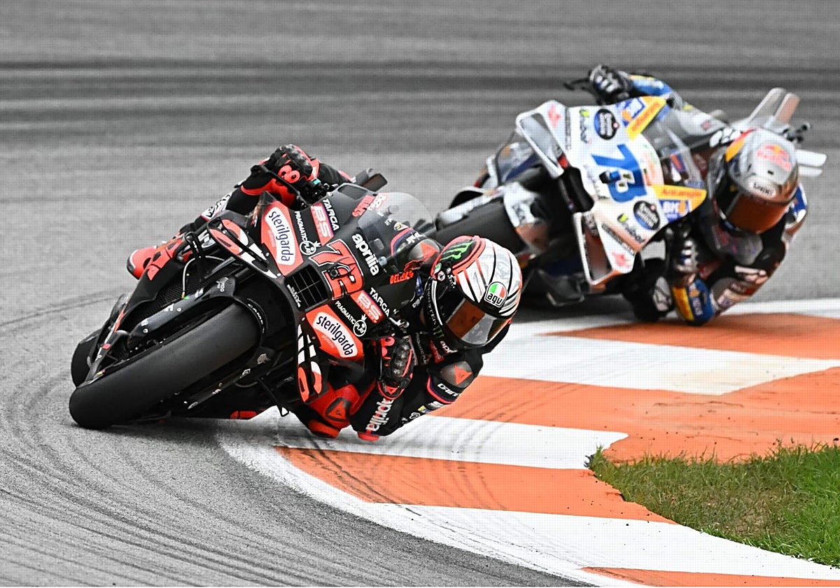 Bezzecchi lidera la carrera el Cheste seguido por Álex Márquez