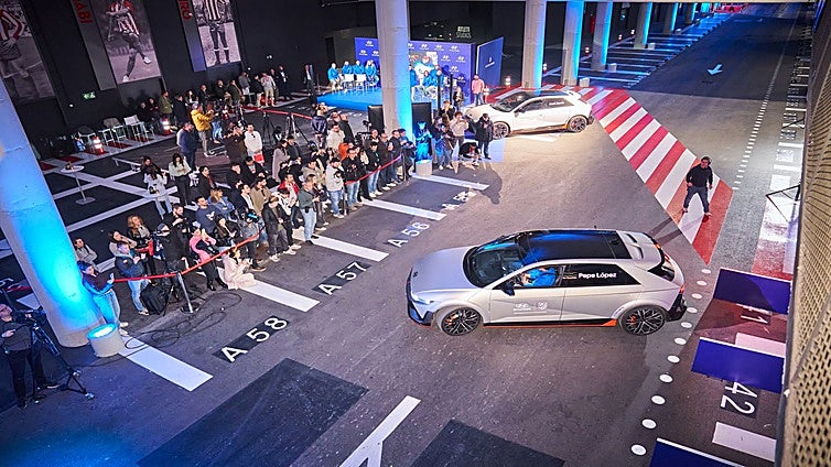 Griezmann, Koke y otras figuras colchoneras prueban la adrenalina eléctrica del Hyundai Ioniq 5 N