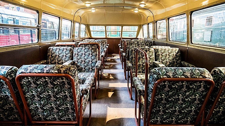 The interior design allowed the rotation of the seats, a revolution for the time