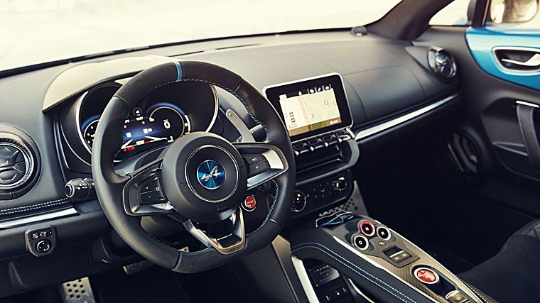 Interior do A110: tudo pensado para a condução, para verdadeiros fãs.