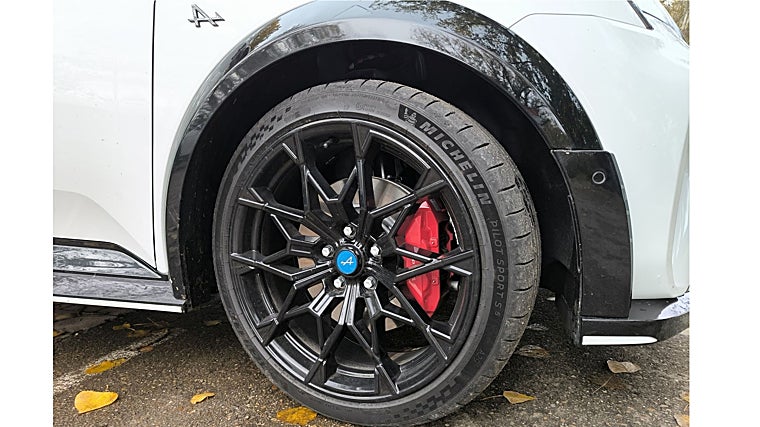 O A290 possui os mesmos discos de freio e pinças no eixo dianteiro que o A110.