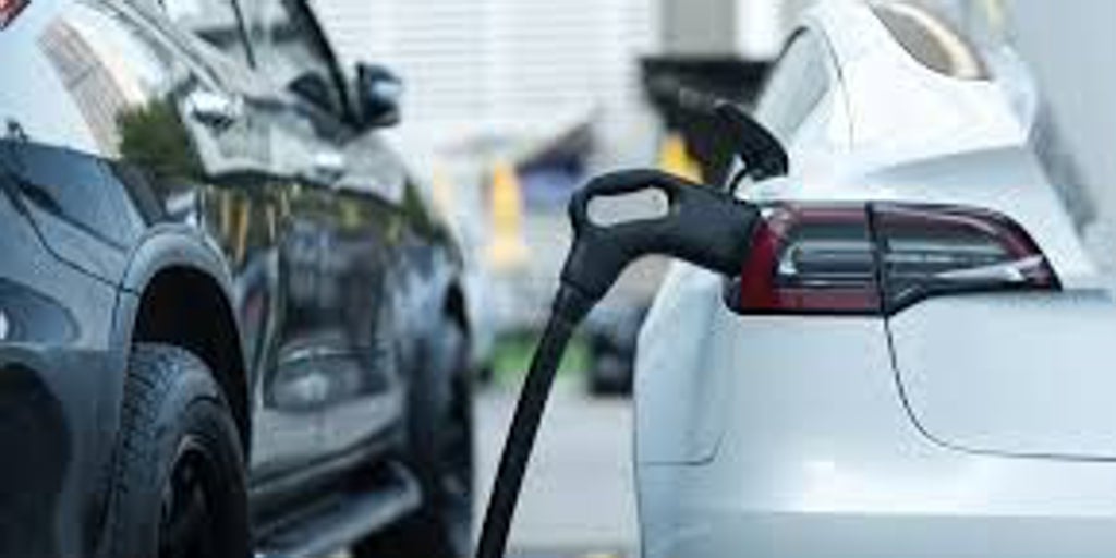 El coche eléctrico se duplica en 2025 y apunta a los 700.000 en 2026