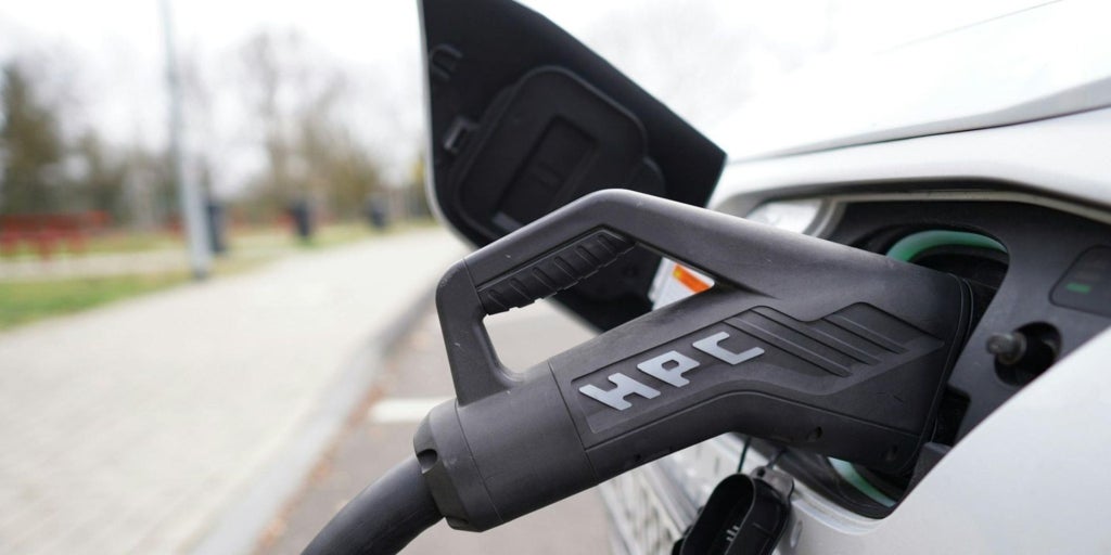 España alcanza casi 50 mil puntos de recarga eléctrica