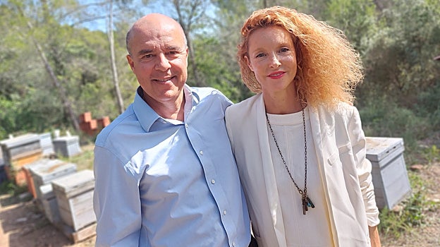Jaime de Jaraíz junto a Cécile Lochard, de Guerlain, compañía que ha dirigido el programa Woman for Bees, en colaboración con la UNESCO