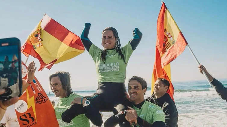 Sarah Almagro, campeona de surf sin piernas ni brazos: «El mar trata a todos por igual»