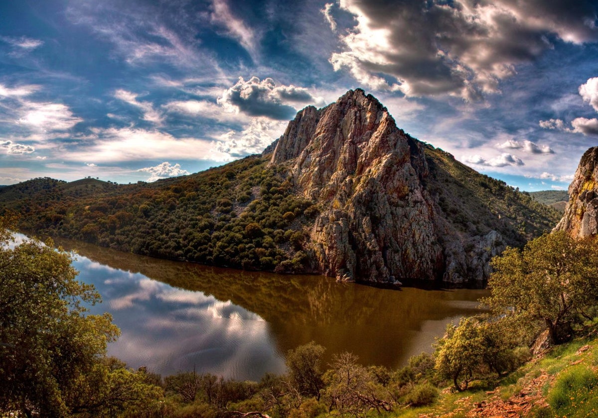 El Parque Natural de Monfragüe es todo un ejemplo de entorno de especial interés ecológico, cultural y turístico