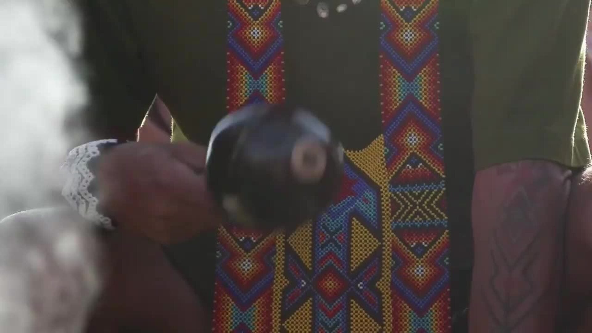 Indígenas hacen un ritual en el inicio de la COP30 para exigir financiación directa para la selva