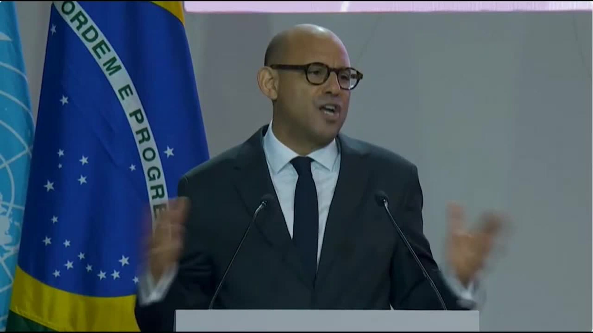Simon Stiell exige en la COP30 acciones claras sobre los combustibles fósiles