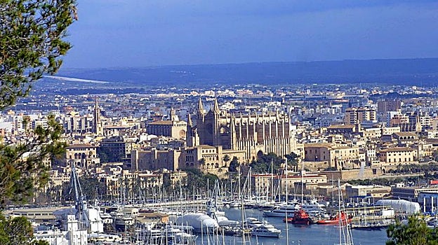 Diez vuelos baratos desde Sevilla para volar en el mes de agosto