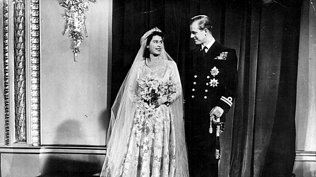 La princesa Isabel y su marido el principe Felipe en día de su boda el 20 de noviembre de 1947