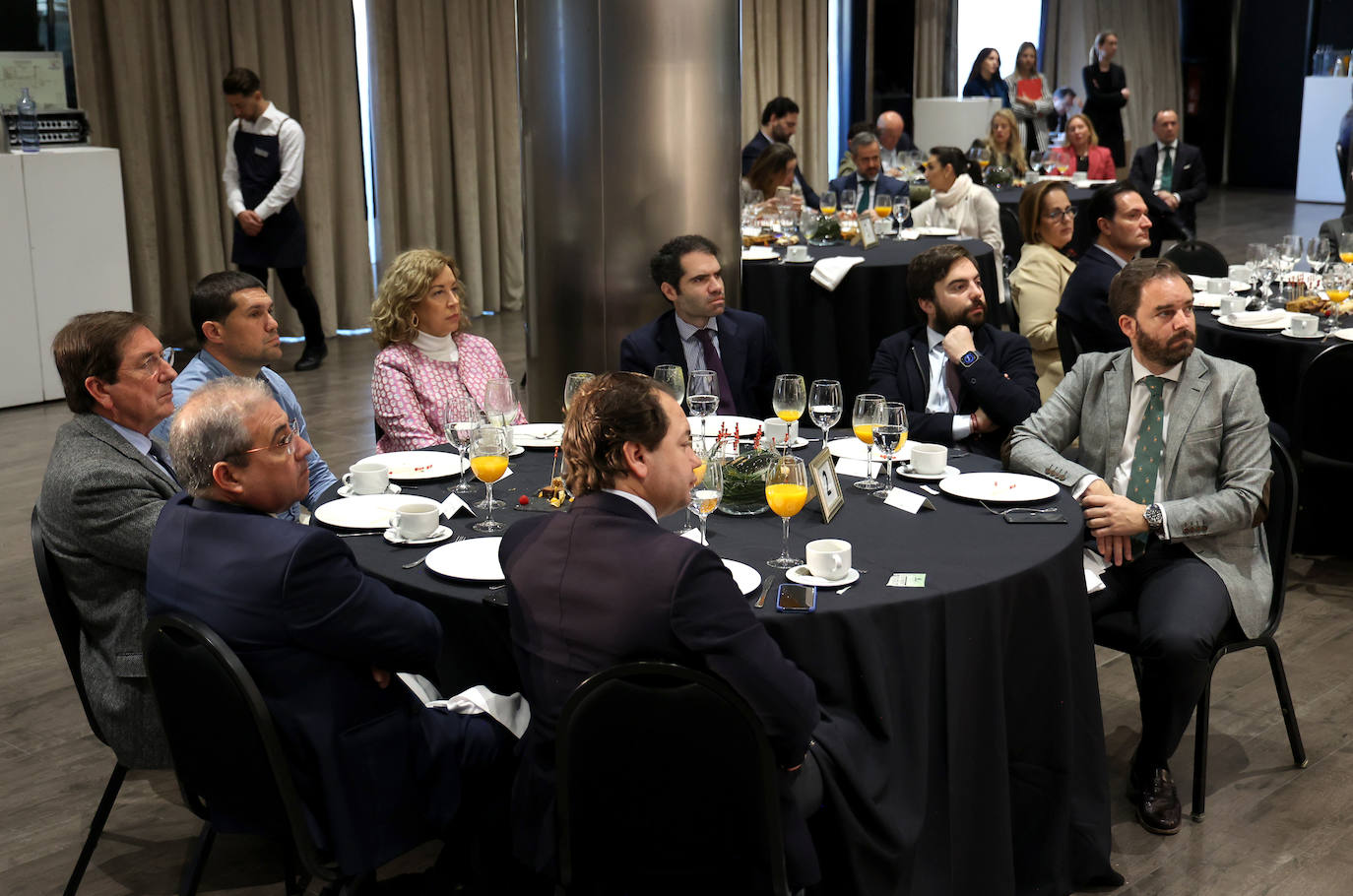 La conferencia del director general de Unieléctrica en la &#039;Mirada Económica&#039;, en imágenes