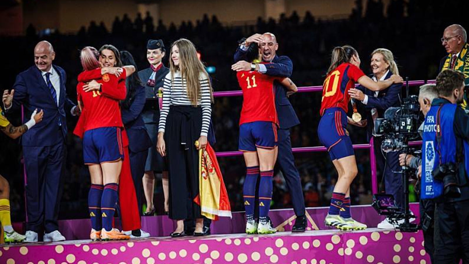 Las cuatro imágenes con las que la RFEF contradice la versión de Jenni Hermoso