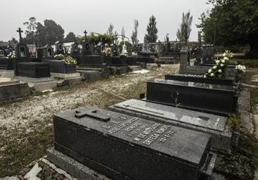 Nadie lleva flores a la tumba de Asunta, la niña enterrada con su madre... y asesina