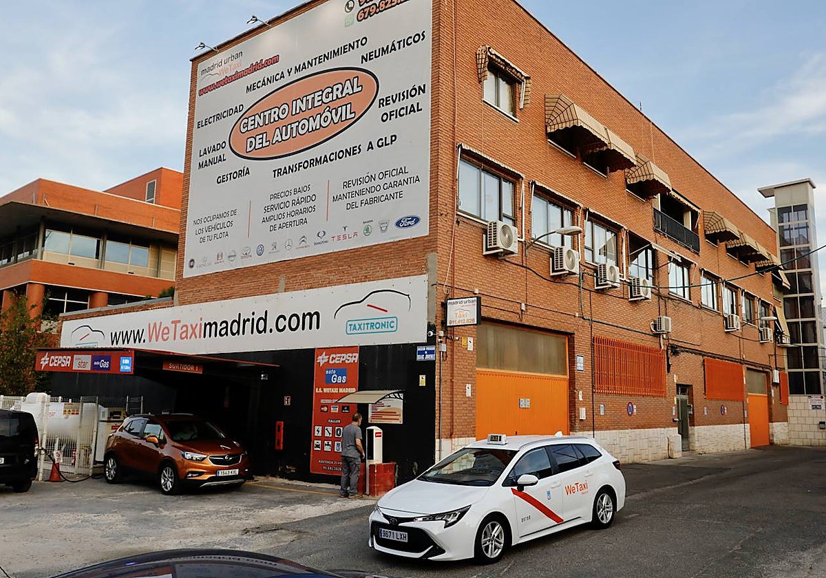 El inmueble del polígono donde tiene su sede We Taxi, la única empresa que ofrece clases en urdu