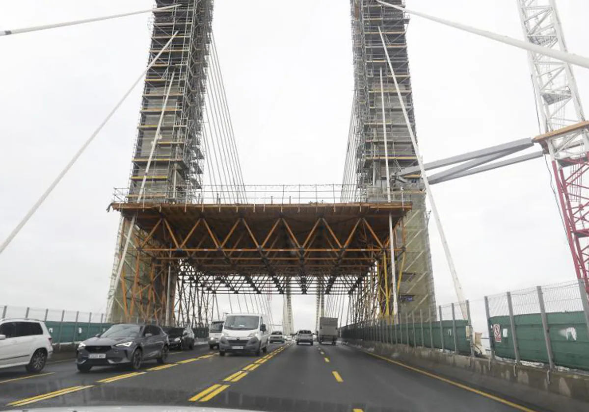 La obra del puente del Centenario de Sevilla terminará a inicios de 2025