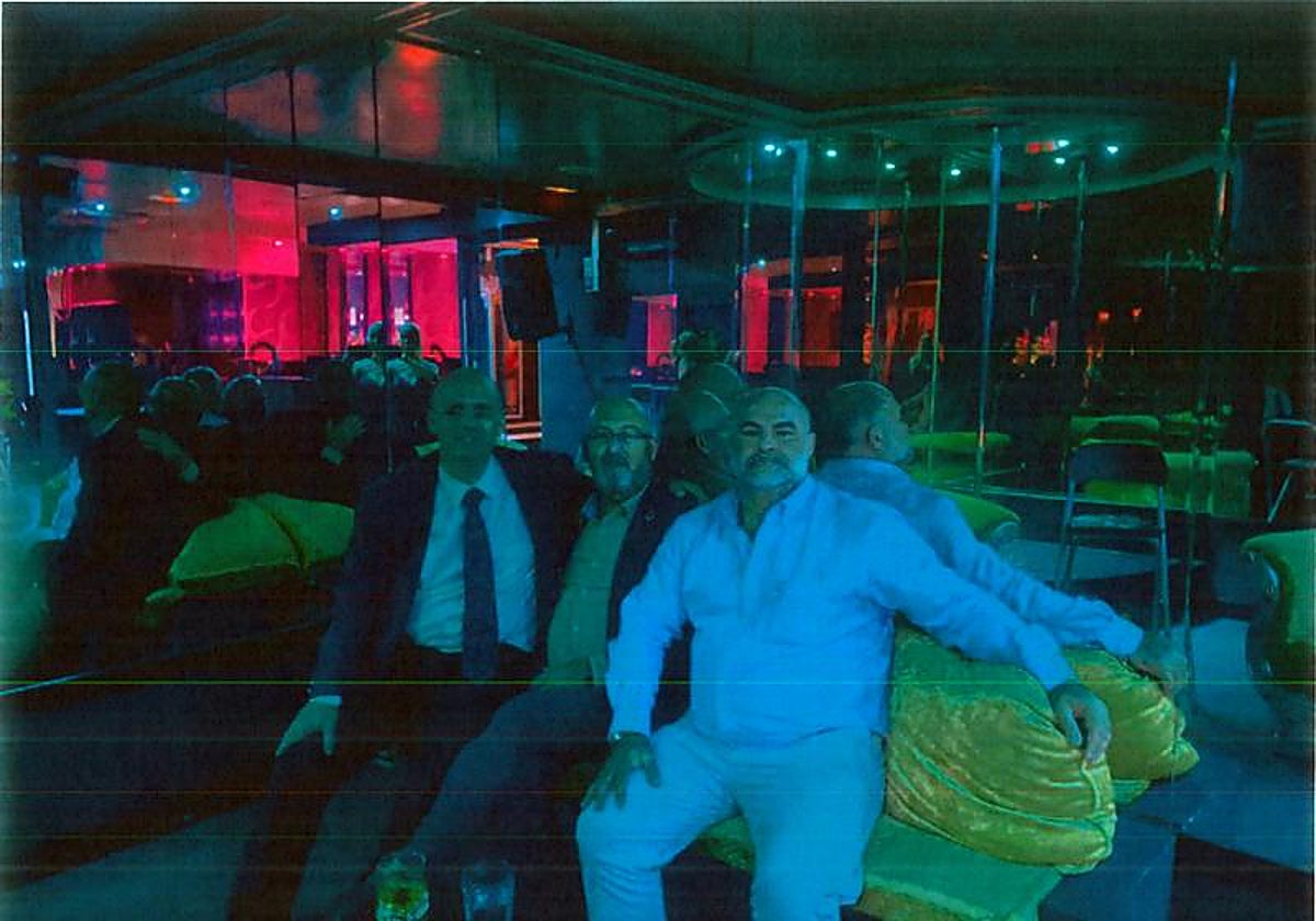 Antonio Bautista, Juan Bernardo Fuentes Curbelo y Antonio Navarro Tacoronte en una Imagen tomada en el Club Sombras el 23 de septiembre de 2020