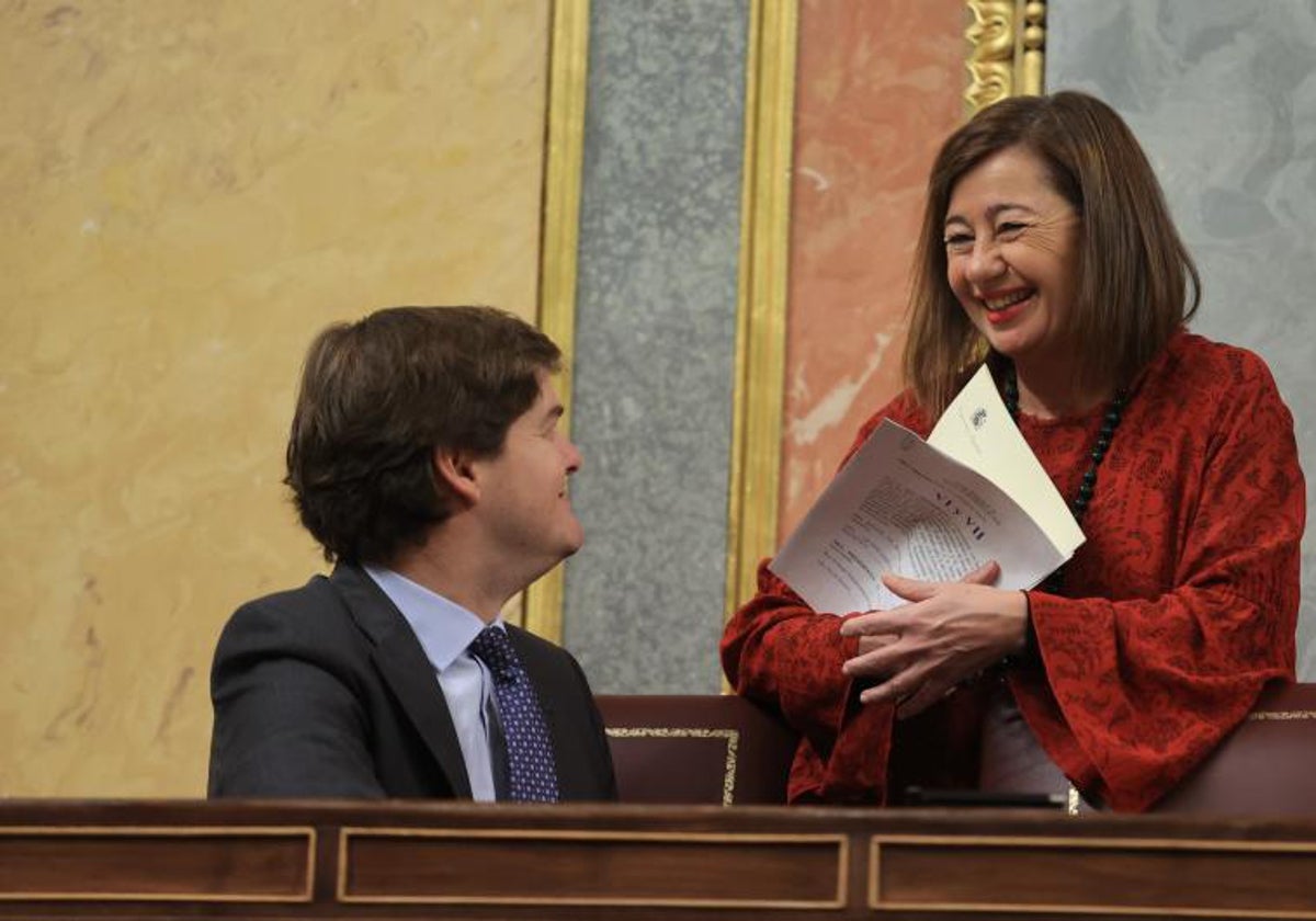 Francina Armengol, junto al letrado mayor del Congreso, Fernando Galindo