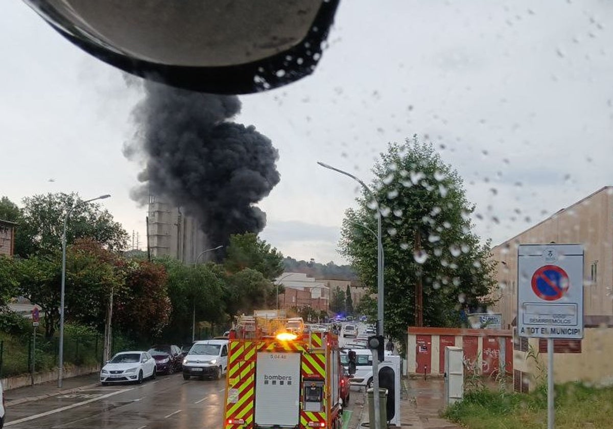 Incendio en una empresa de Martorell (Barcelona)