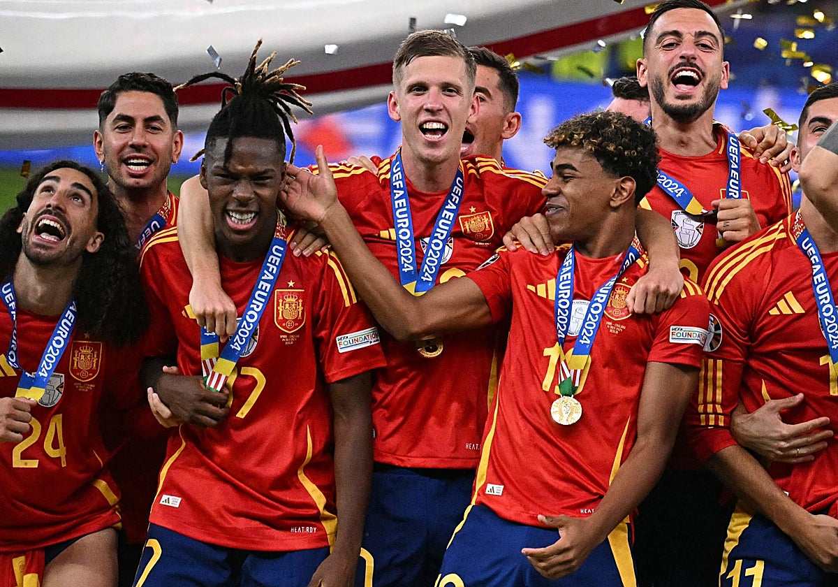 La selección española celebra la conquista de la Eurocopa y calienta las redes sociales